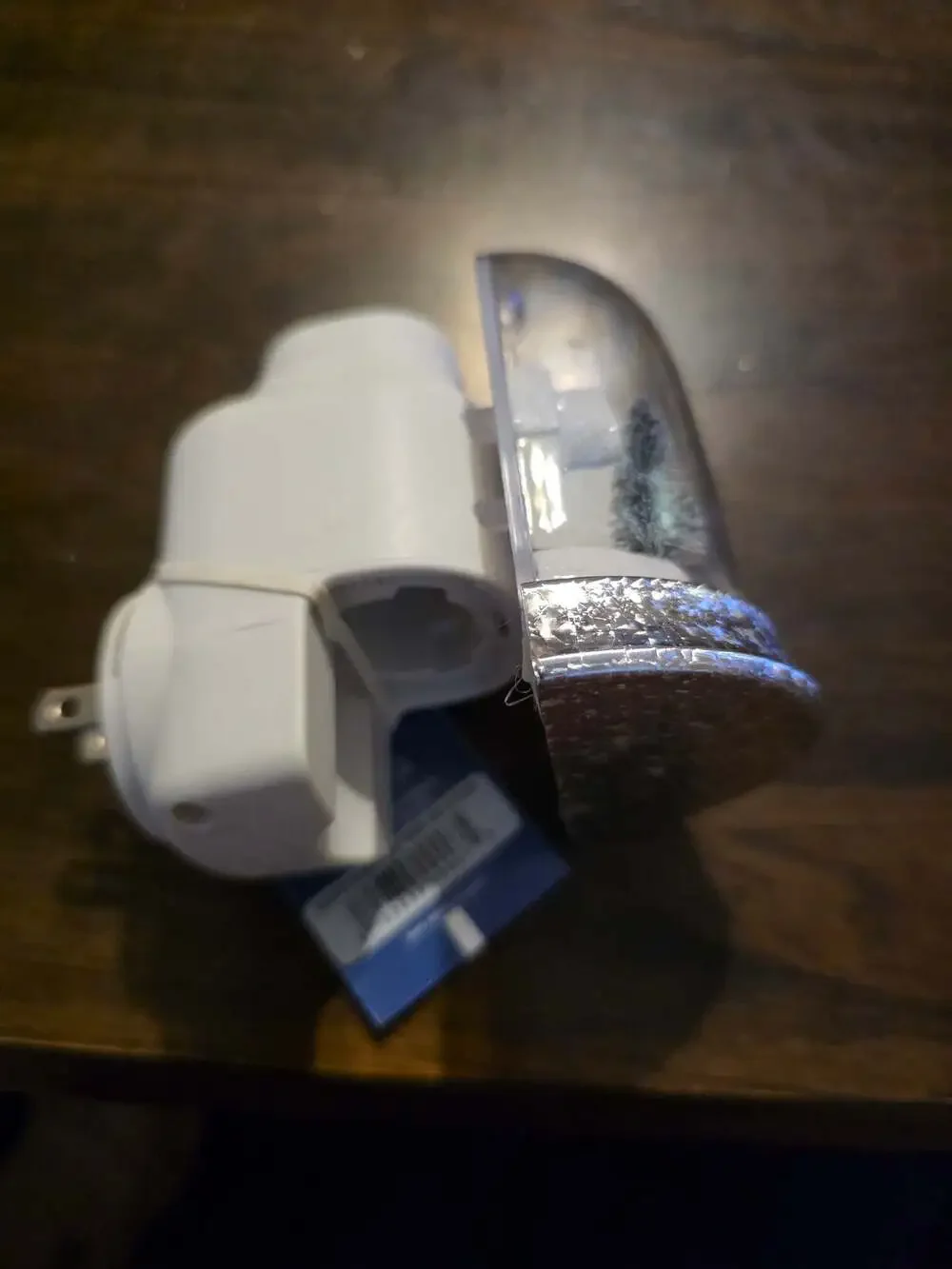Yankee Candle Twinkle Home ScentPlug Diffuser with Winter House Scene